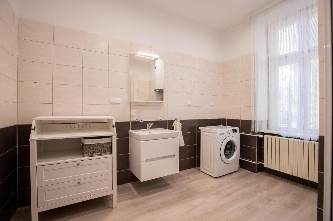 Family Apartment Ostrava Bagian luar foto