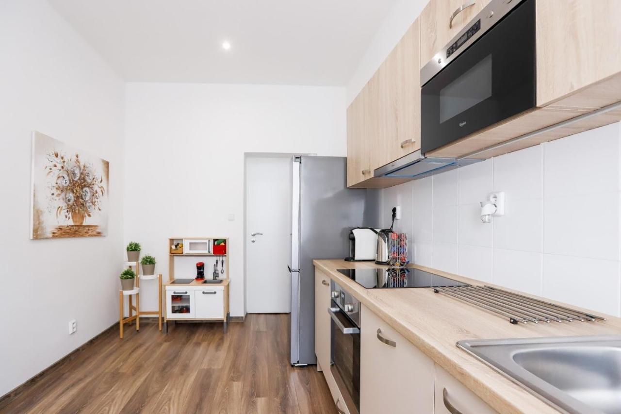 Family Apartment Ostrava Bagian luar foto