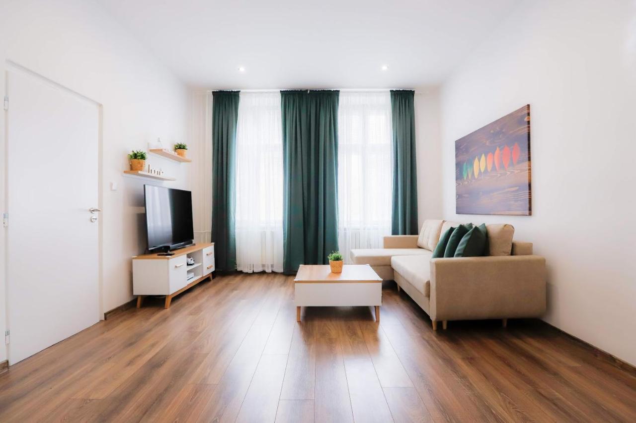 Family Apartment Ostrava Bagian luar foto