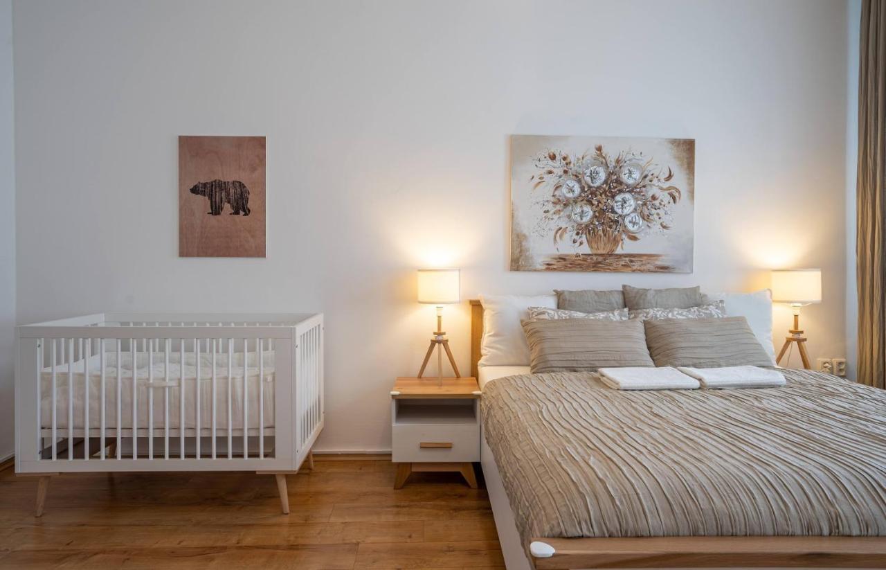 Family Apartment Ostrava Bagian luar foto