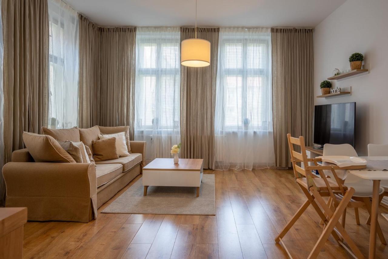 Family Apartment Ostrava Bagian luar foto