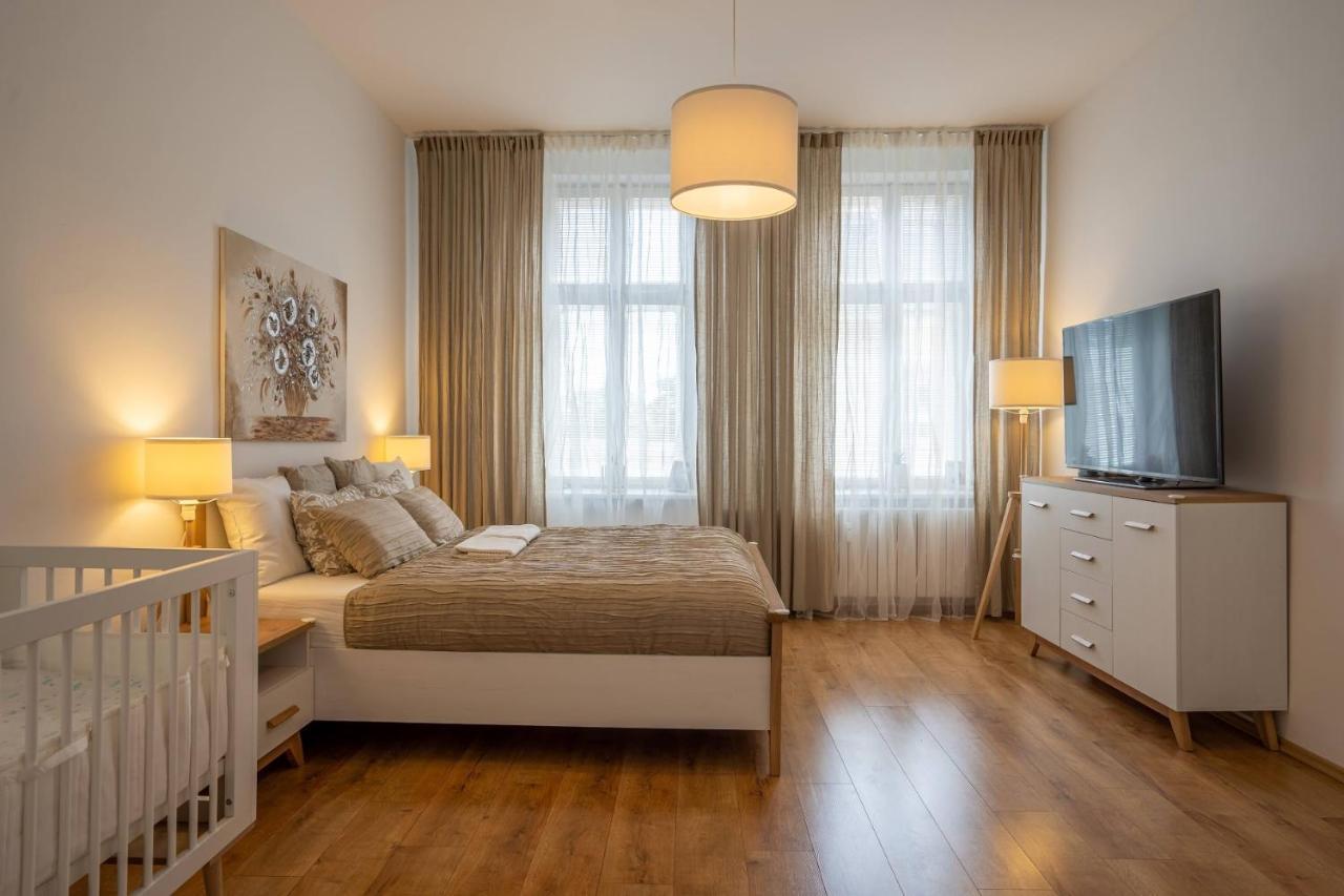Family Apartment Ostrava Bagian luar foto