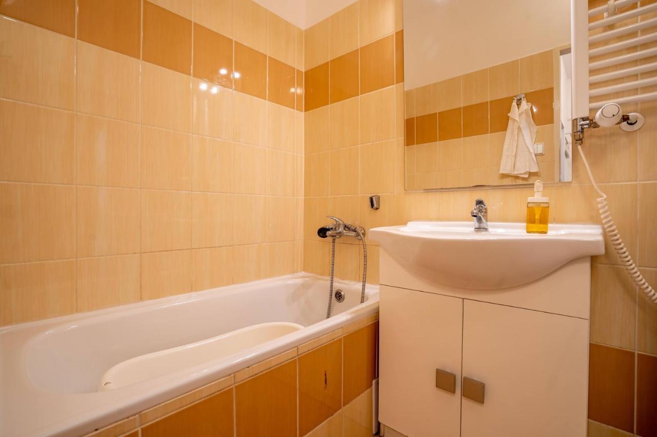 Family Apartment Ostrava Bagian luar foto