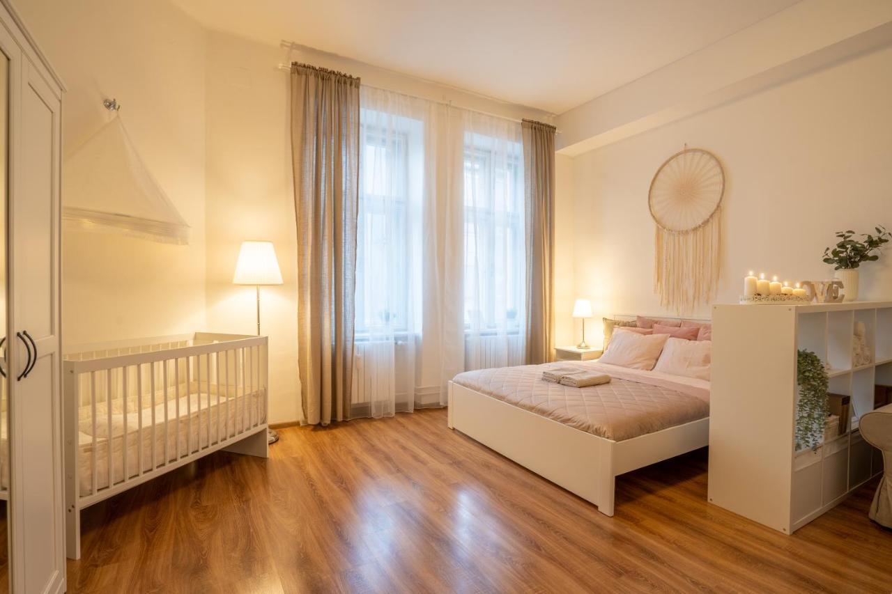 Family Apartment Ostrava Bagian luar foto