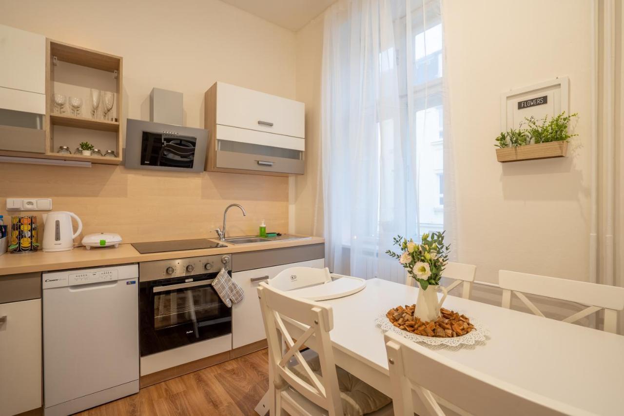 Family Apartment Ostrava Bagian luar foto