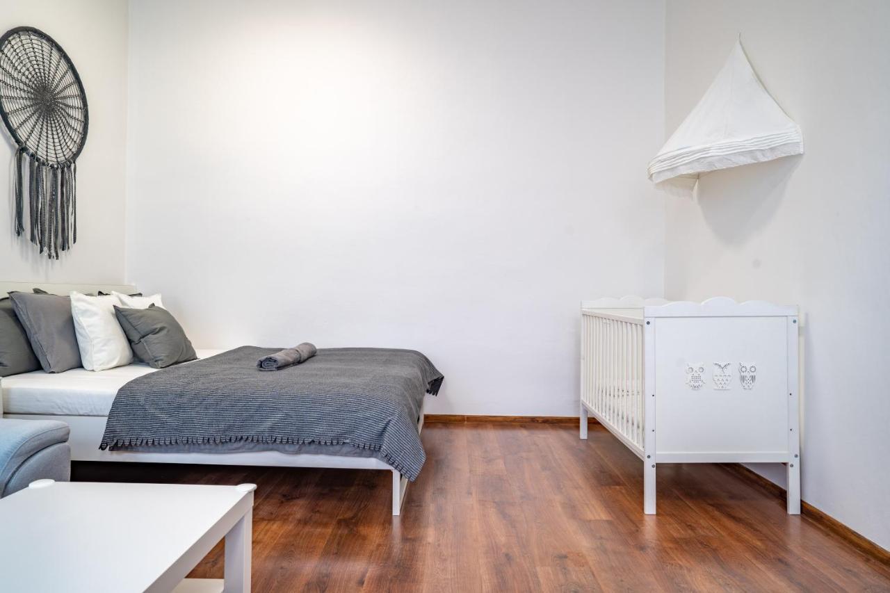 Family Apartment Ostrava Bagian luar foto