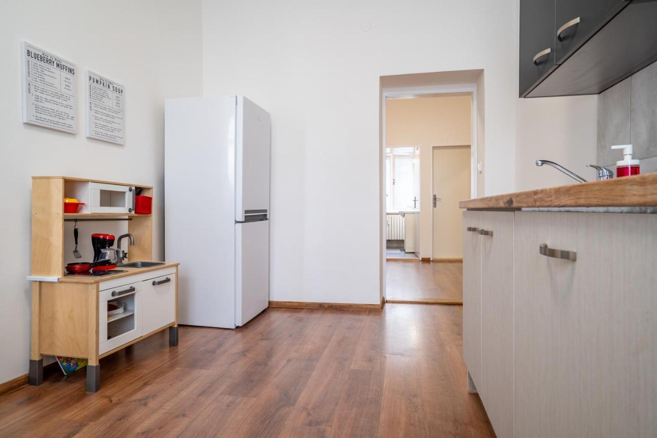Family Apartment Ostrava Bagian luar foto