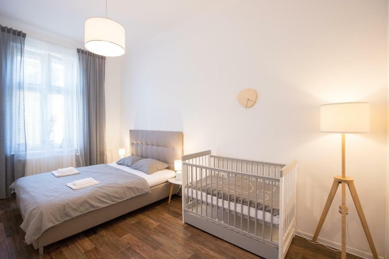 Family Apartment Ostrava Bagian luar foto